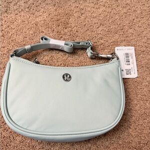 Lululemon NWT city essentials mini shoulder bag